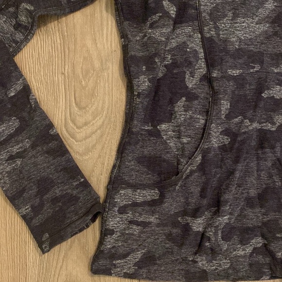 Lululemon | On Repeat Rulu Hoodie | Incognito Camo HTR Black | Size 8 - Picture 6 of 11